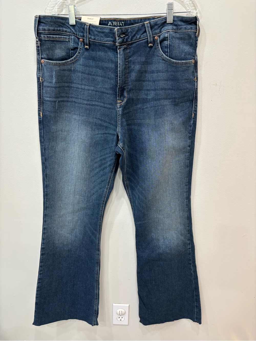 Ariat High Rise Flare Premium Italian Denim Raw Hem Jeans Women’s Size 34R NEW
